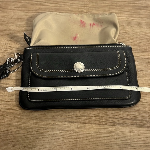 Coach, black leather wristlet - Picture 15 of 16